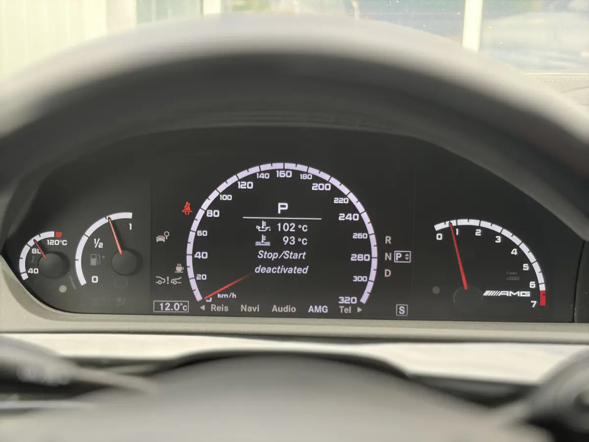 AMG 63 Lang Performance Package 571pk | Facelift | Achteruitrijcamera | Bi-xenon koplampen | Cruise control adaptief | Designo Interieur | Elektrisch glazen schuif-/kanteldak | Lichtmetalen 