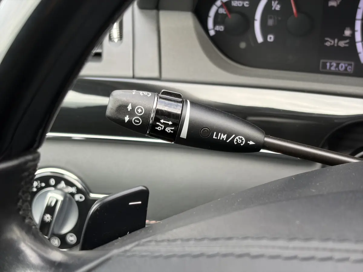AMG 63 Lang Performance Package 571pk | Facelift | Achteruitrijcamera | Bi-xenon koplampen | Cruise control adaptief | Designo Interieur | Elektrisch glazen schuif-/kanteldak | Lichtmetalen 