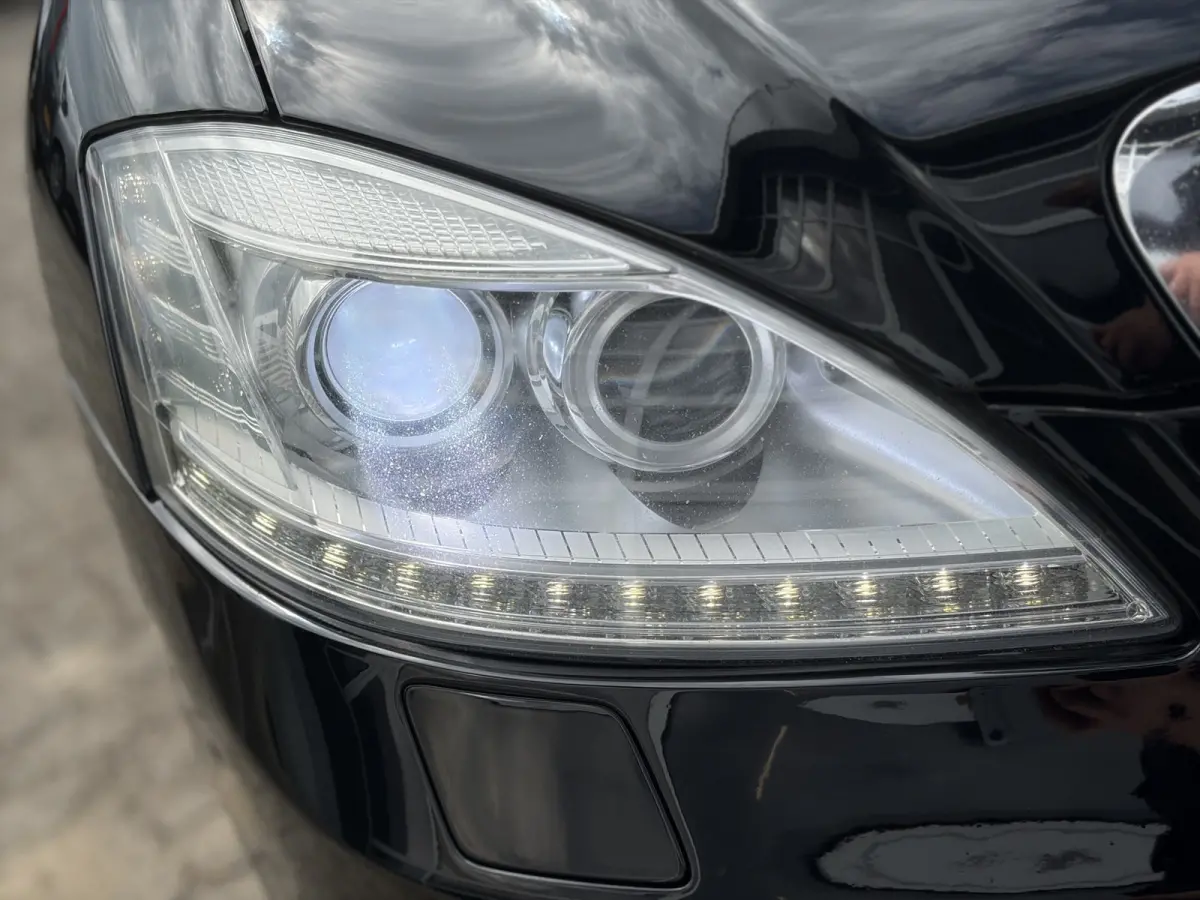 AMG 63 Lang Performance Package 571pk | Facelift | Achteruitrijcamera | Bi-xenon koplampen | Cruise control adaptief | Designo Interieur | Elektrisch glazen schuif-/kanteldak | Lichtmetalen 