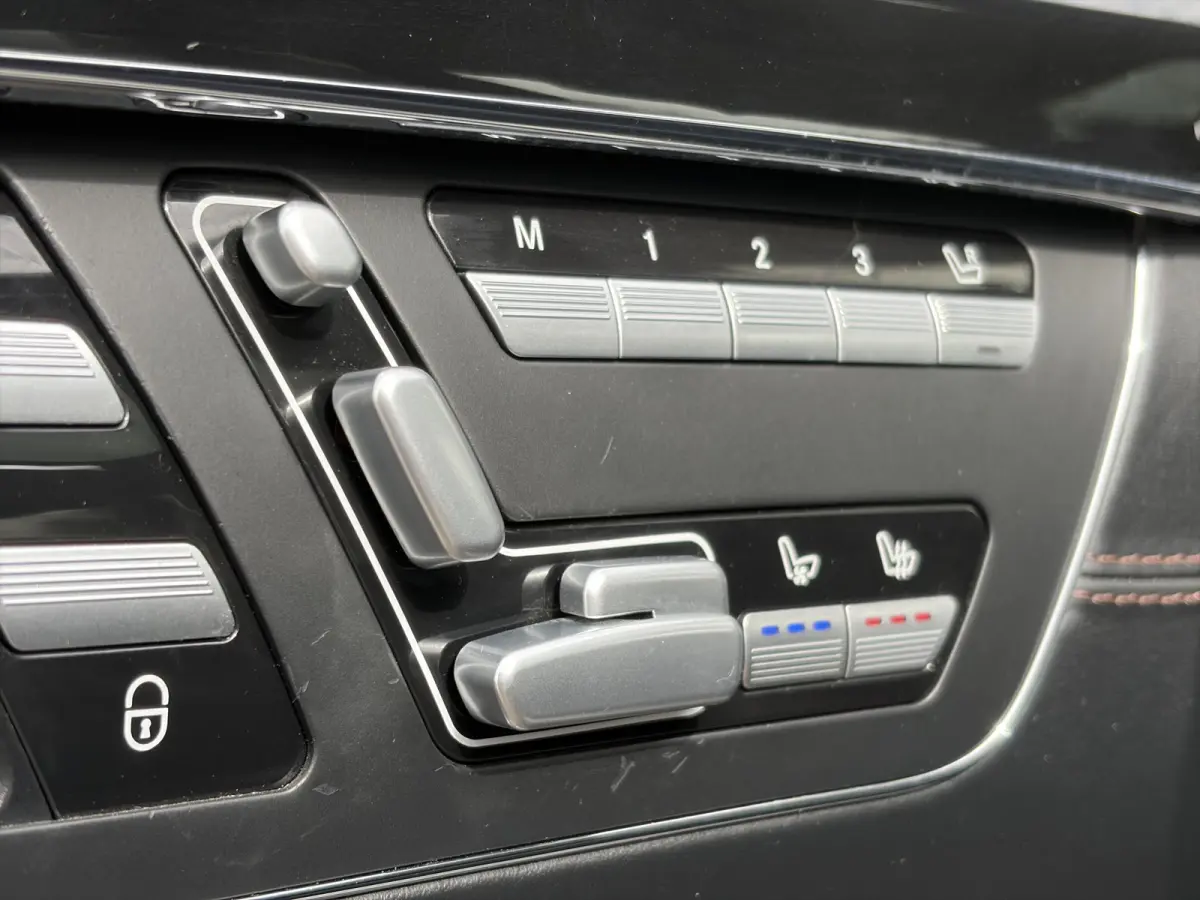 AMG 63 Lang Performance Package 571pk | Facelift | Achteruitrijcamera | Bi-xenon koplampen | Cruise control adaptief | Designo Interieur | Elektrisch glazen schuif-/kanteldak | Lichtmetalen 
