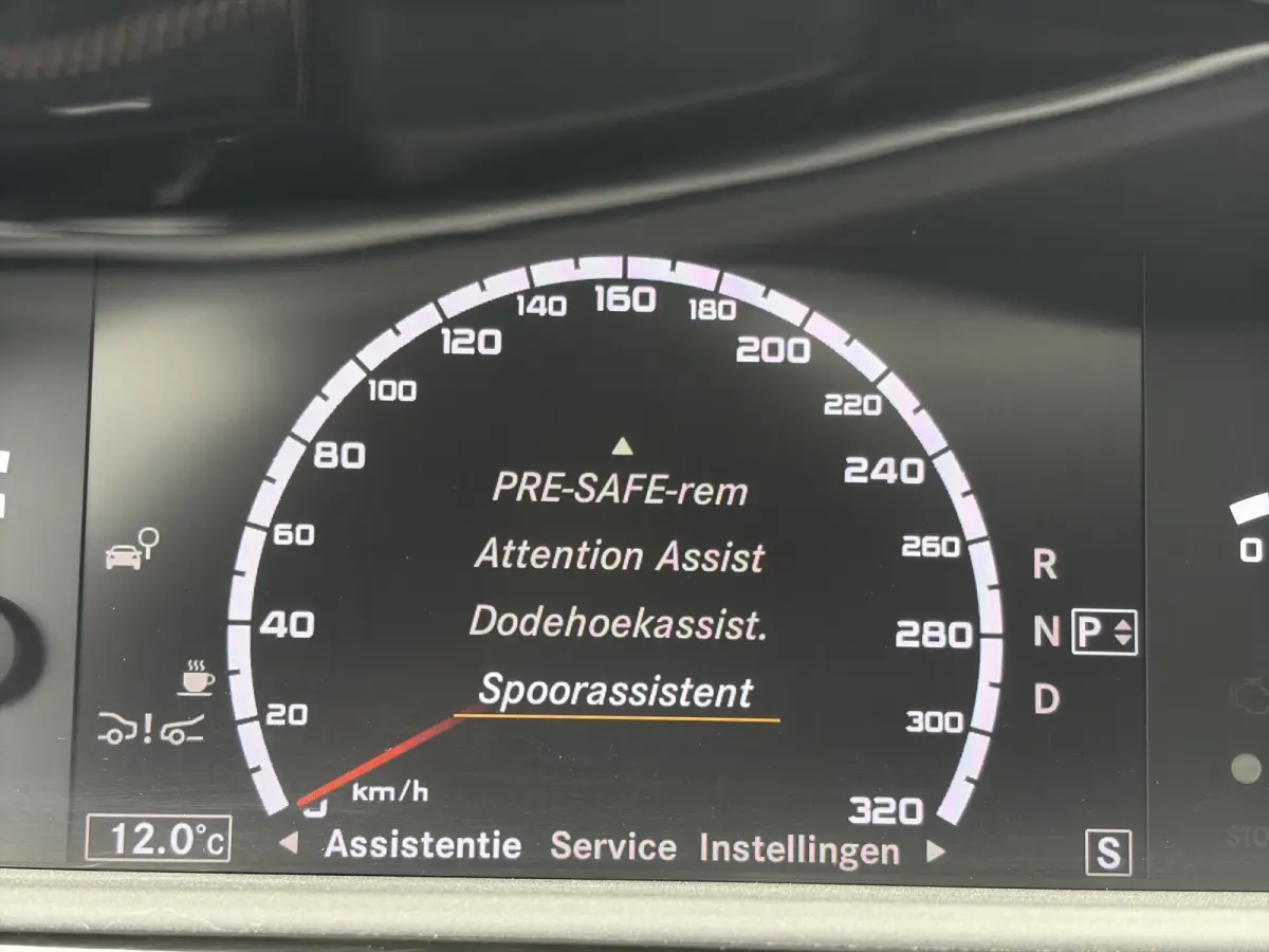 AMG 63 Lang Performance Package 571pk | Facelift | Achteruitrijcamera | Bi-xenon koplampen | Cruise control adaptief | Designo Interieur | Elektrisch glazen schuif-/kanteldak | Lichtmetalen 