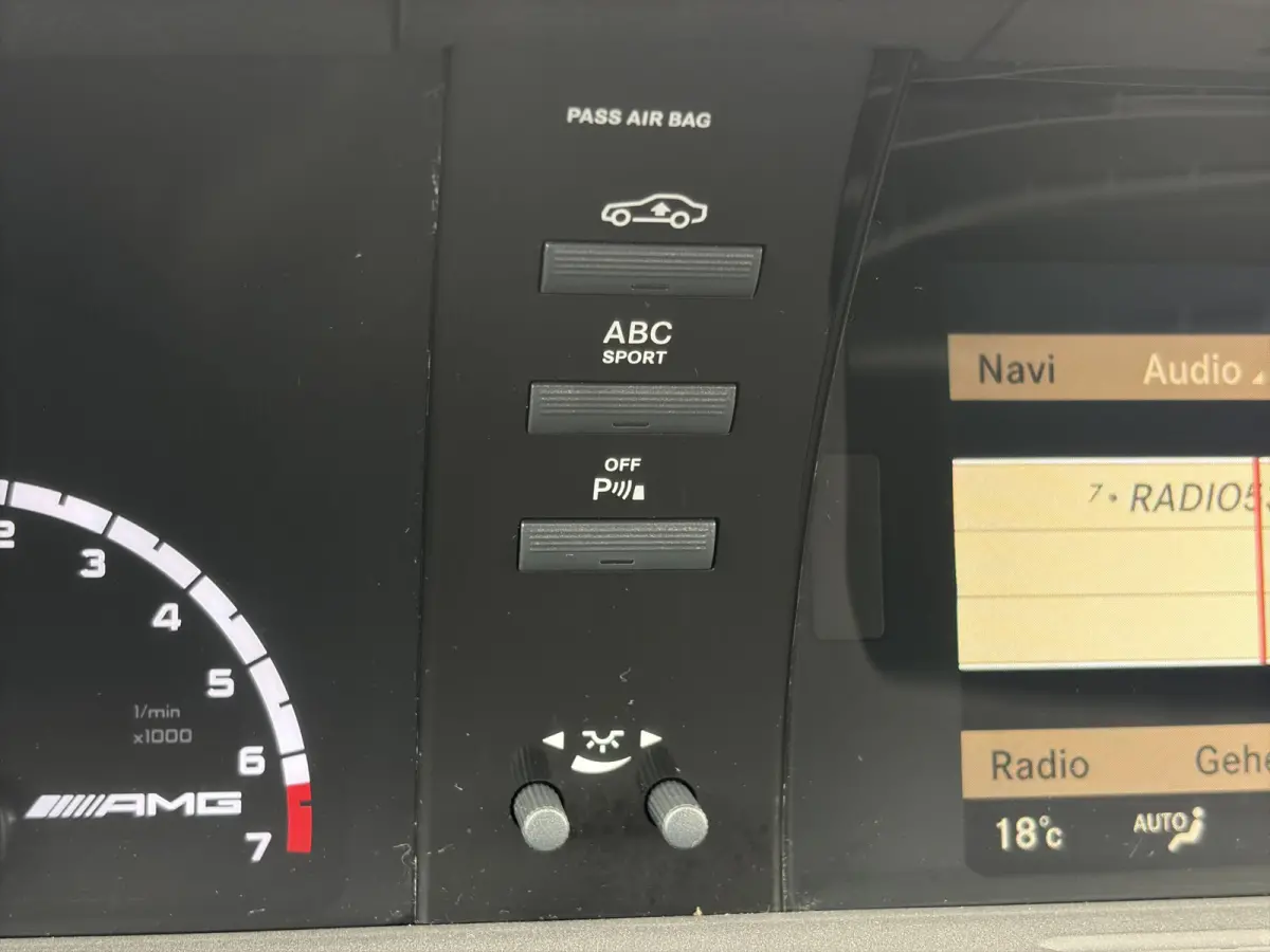 AMG 63 Lang Performance Package 571pk | Facelift | Achteruitrijcamera | Bi-xenon koplampen | Cruise control adaptief | Designo Interieur | Elektrisch glazen schuif-/kanteldak | Lichtmetalen 