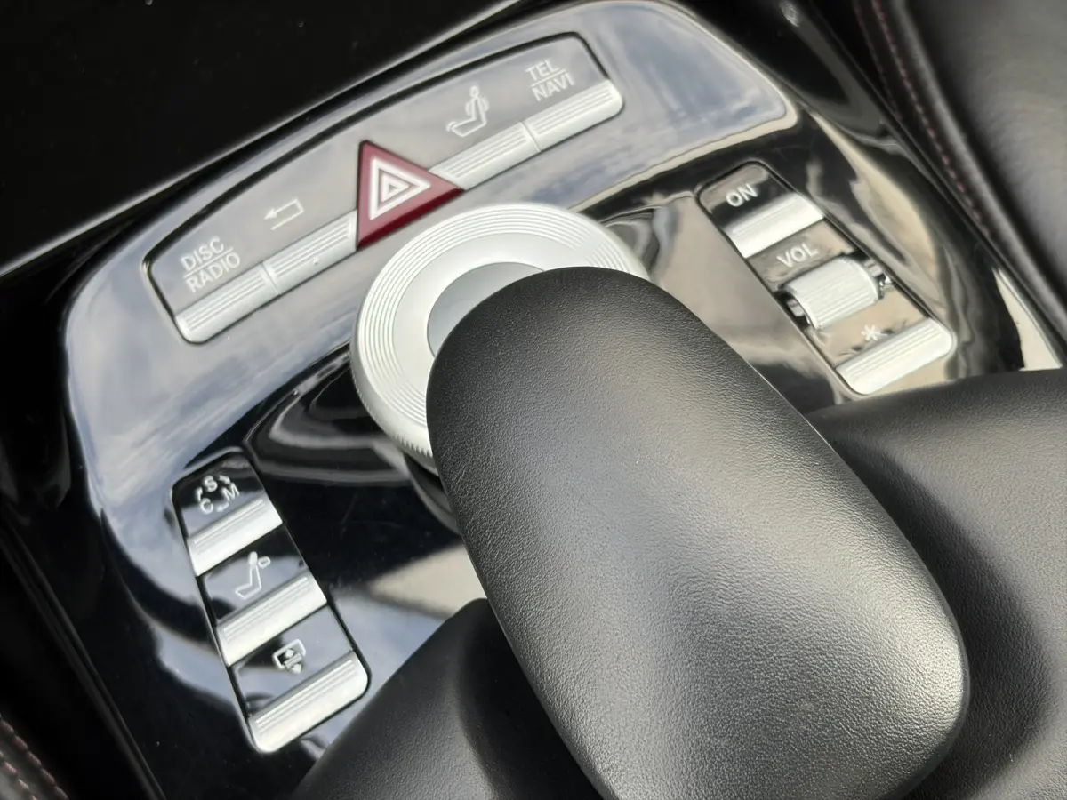 AMG 63 Lang Performance Package 571pk | Facelift | Achteruitrijcamera | Bi-xenon koplampen | Cruise control adaptief | Designo Interieur | Elektrisch glazen schuif-/kanteldak | Lichtmetalen 