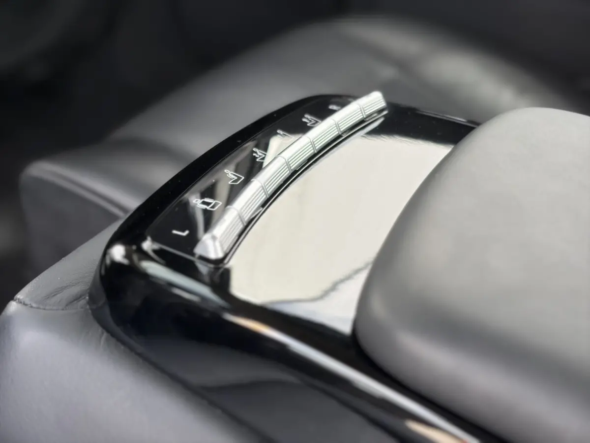 AMG 63 Lang Performance Package 571pk | Facelift | Achteruitrijcamera | Bi-xenon koplampen | Cruise control adaptief | Designo Interieur | Elektrisch glazen schuif-/kanteldak | Lichtmetalen 