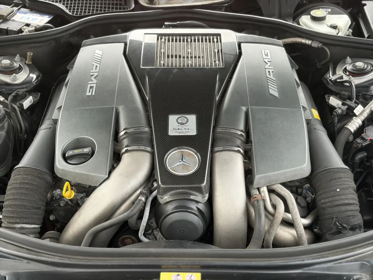 AMG 63 Lang Performance Package 571pk | Facelift | Achteruitrijcamera | Bi-xenon koplampen | Cruise control adaptief | Designo Interieur | Elektrisch glazen schuif-/kanteldak | Lichtmetalen 