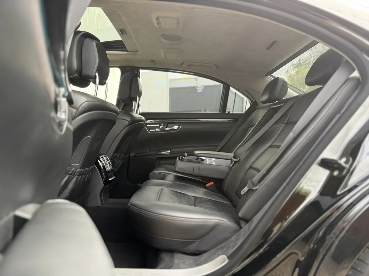 AMG 63 Lang Performance Package 571pk | Facelift | Achteruitrijcamera | Bi-xenon koplampen | Cruise control adaptief | Designo Interieur | Elektrisch glazen schuif-/kanteldak | Lichtmetalen 