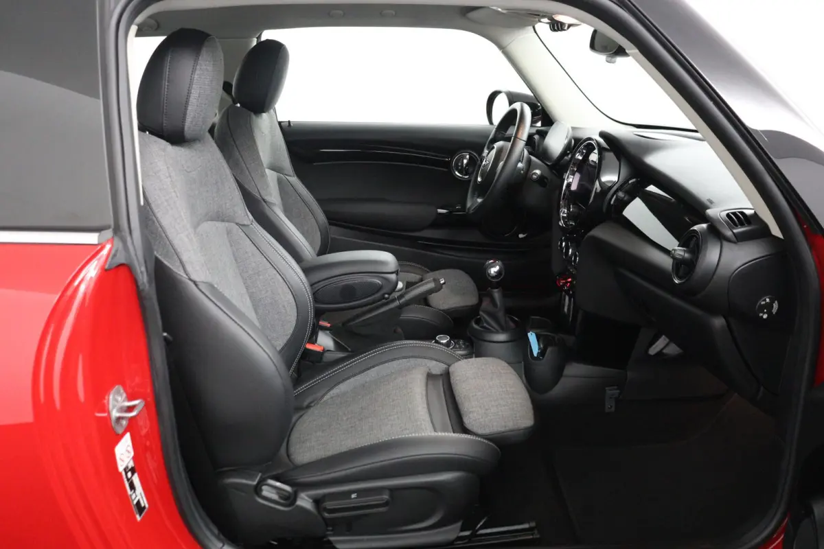 1.5 Business Edition | Groot Navi | CarPlay | Sportstoelen | 38.241 km |