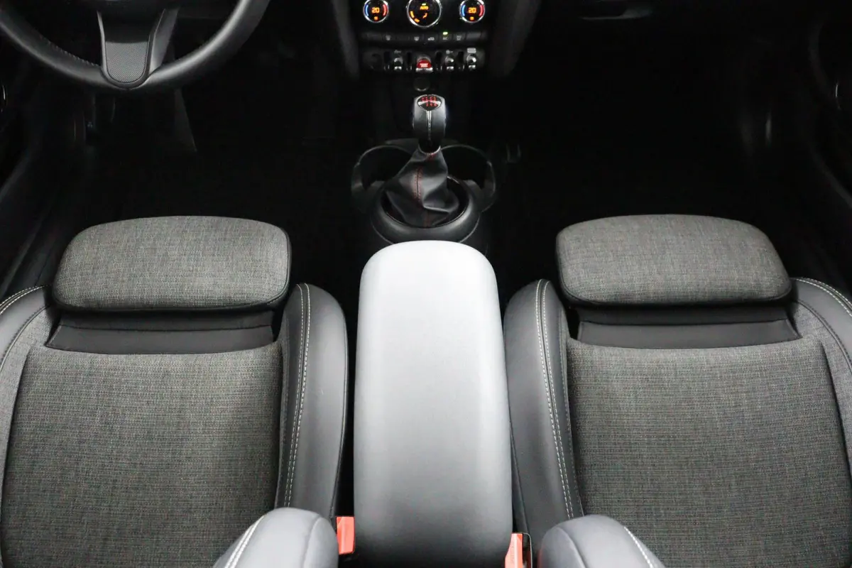 1.5 Business Edition | Groot Navi | CarPlay | Sportstoelen | 38.241 km |
