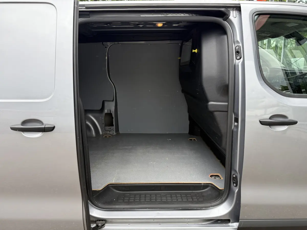 1.5 BlueHDI 100 Long L3 Premium | NL-auto | 1e Eig | Carplay | Navi | Cruisec.