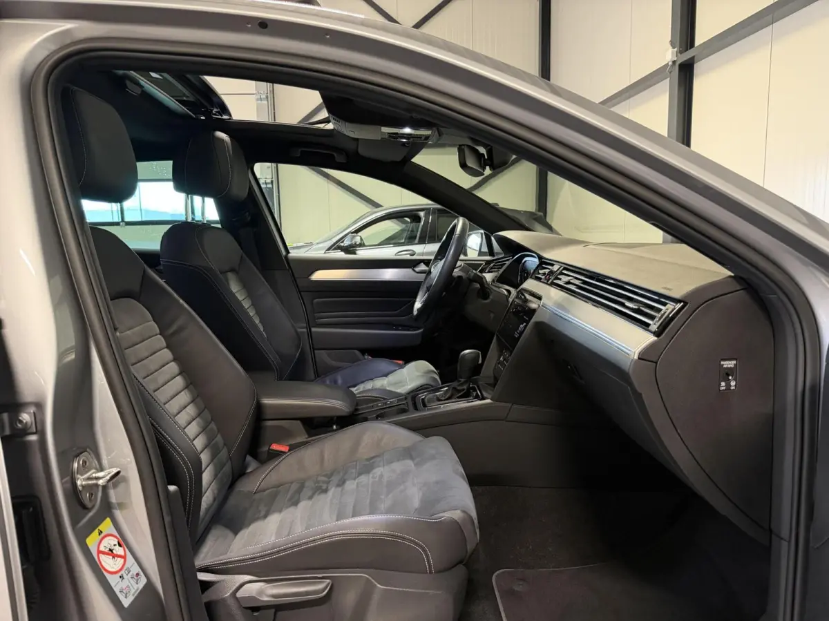 1.5 TSI R-Line Business + Pano Virtual H&K