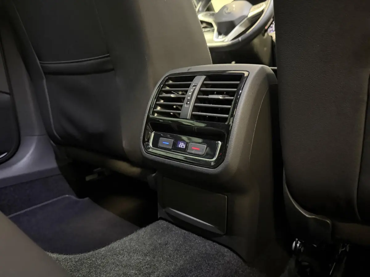 1.5 TSI R-Line Business + Pano Virtual H&K