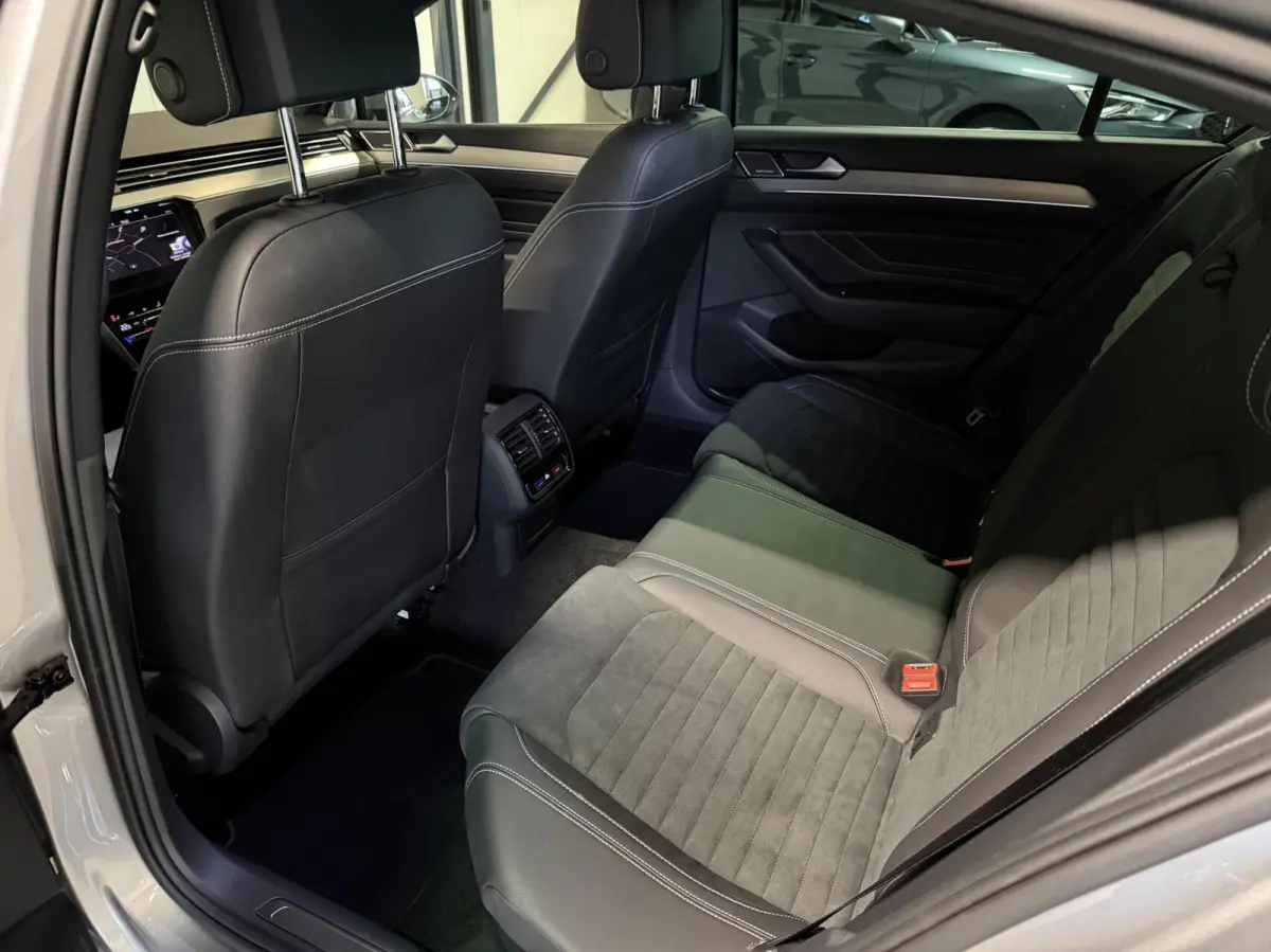 1.5 TSI R-Line Business + Pano Virtual H&K