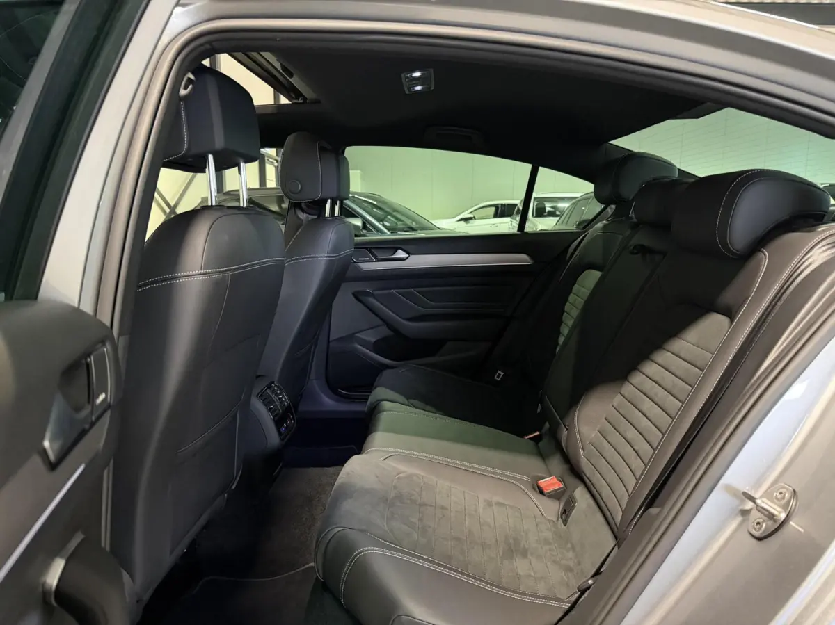 1.5 TSI R-Line Business + Pano Virtual H&K