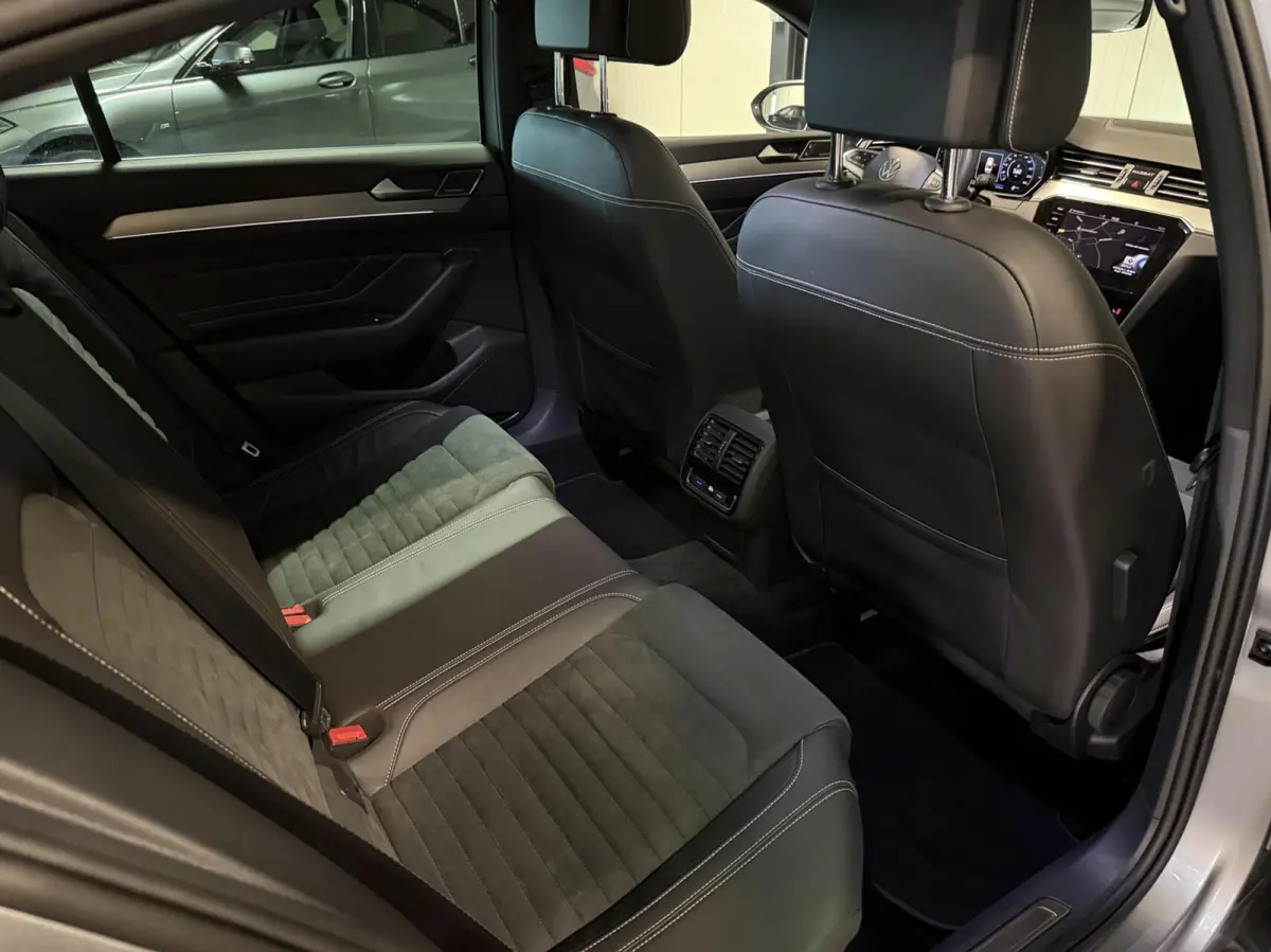 1.5 TSI R-Line Business + Pano Virtual H&K