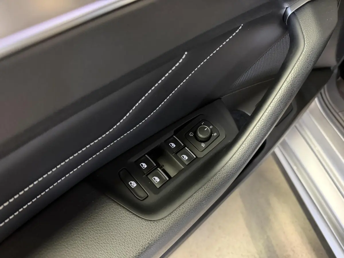 1.5 TSI R-Line Business + Pano Virtual H&K
