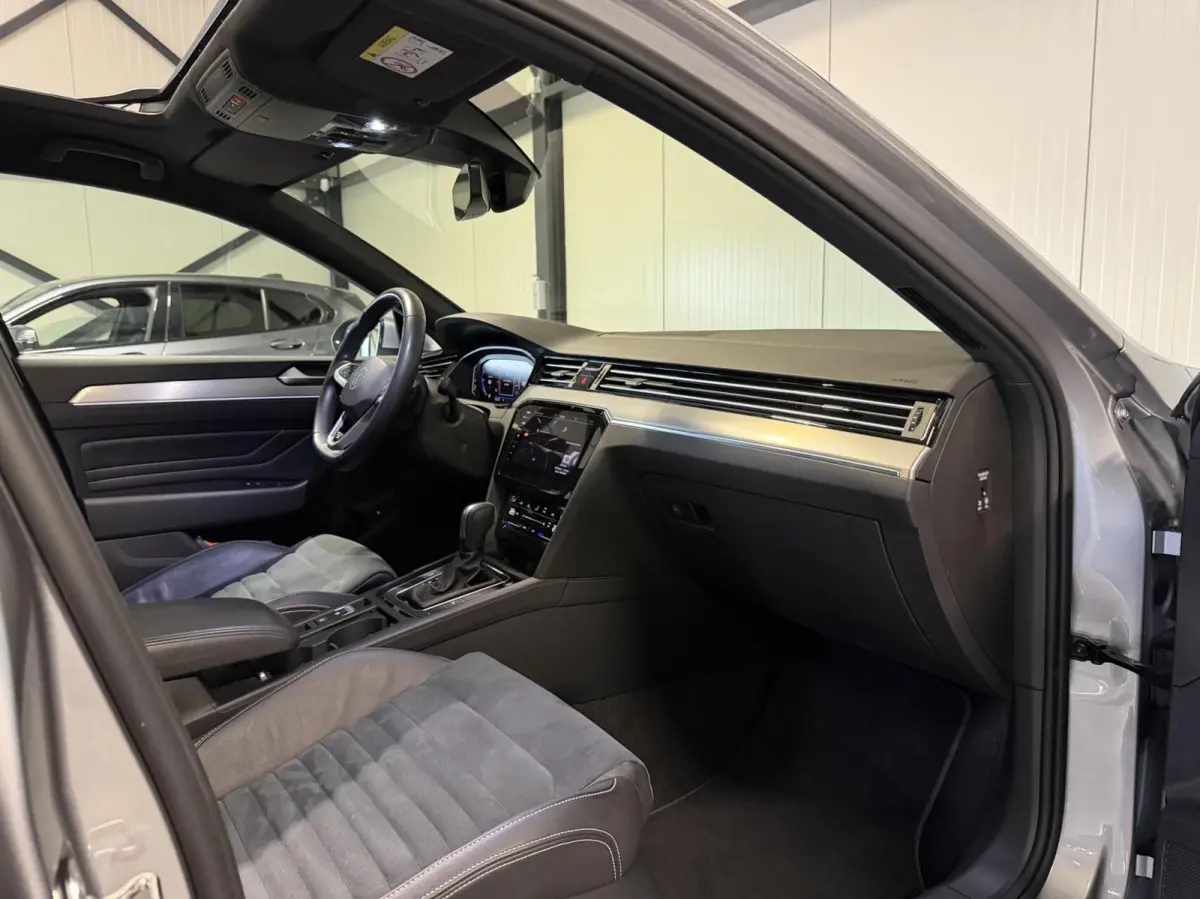 1.5 TSI R-Line Business + Pano Virtual H&K