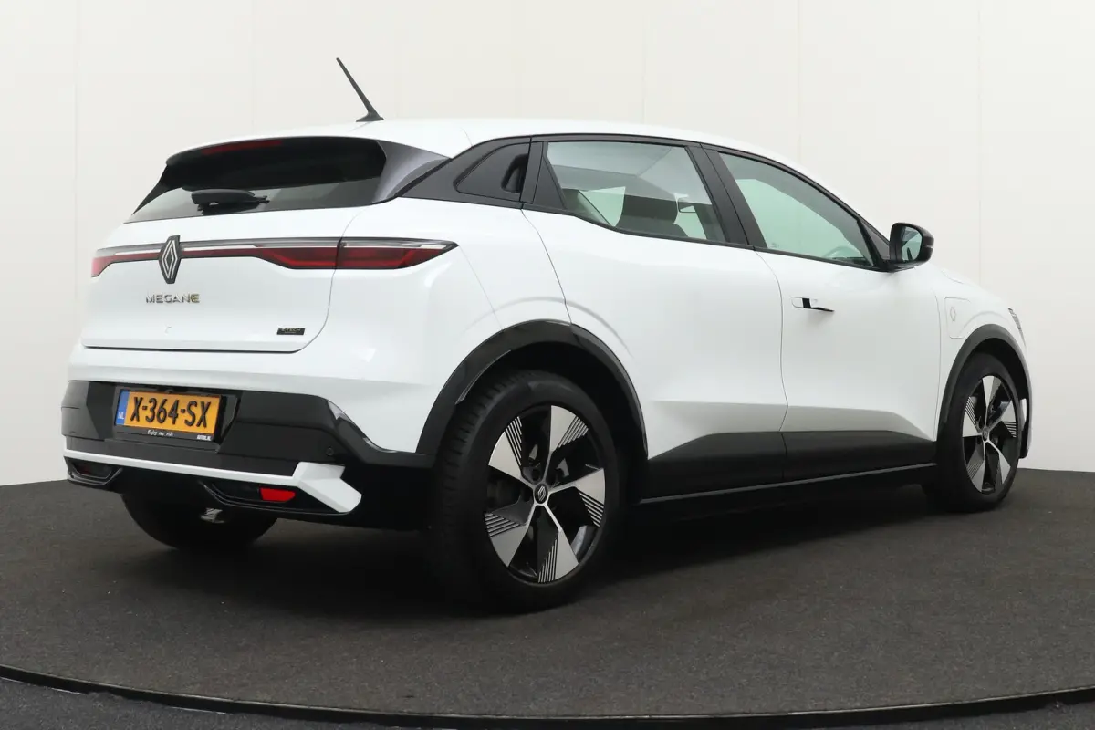 EV40 Boost Charge Equilibre 22KW Lader Carplay Camera