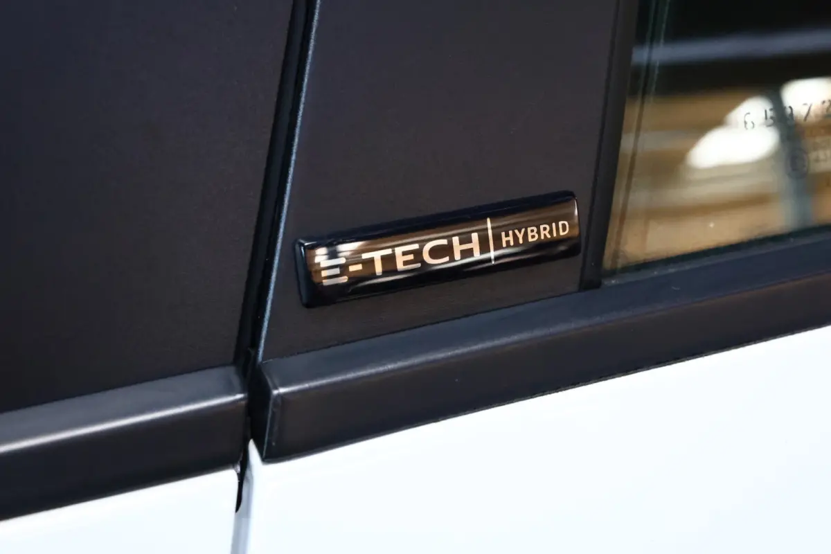 1.6 E-Tech Hybrid 140 Business Zen AVM NAVI AUTOMAAT PDC CRUISE "21