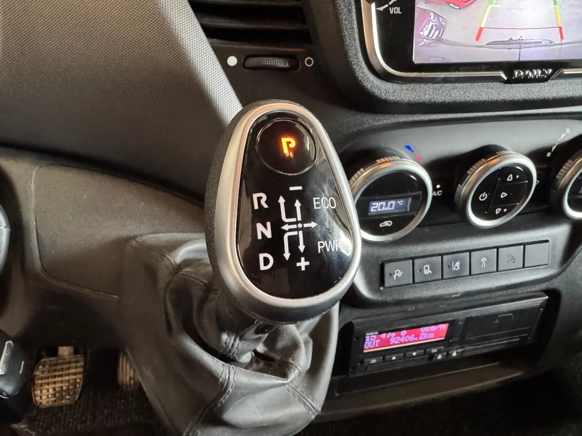L3H2 50C21 AUT. NAVI-CARPLAY-PDC-CAMERA-CRUISE-CLIMATE-TREKHAAK