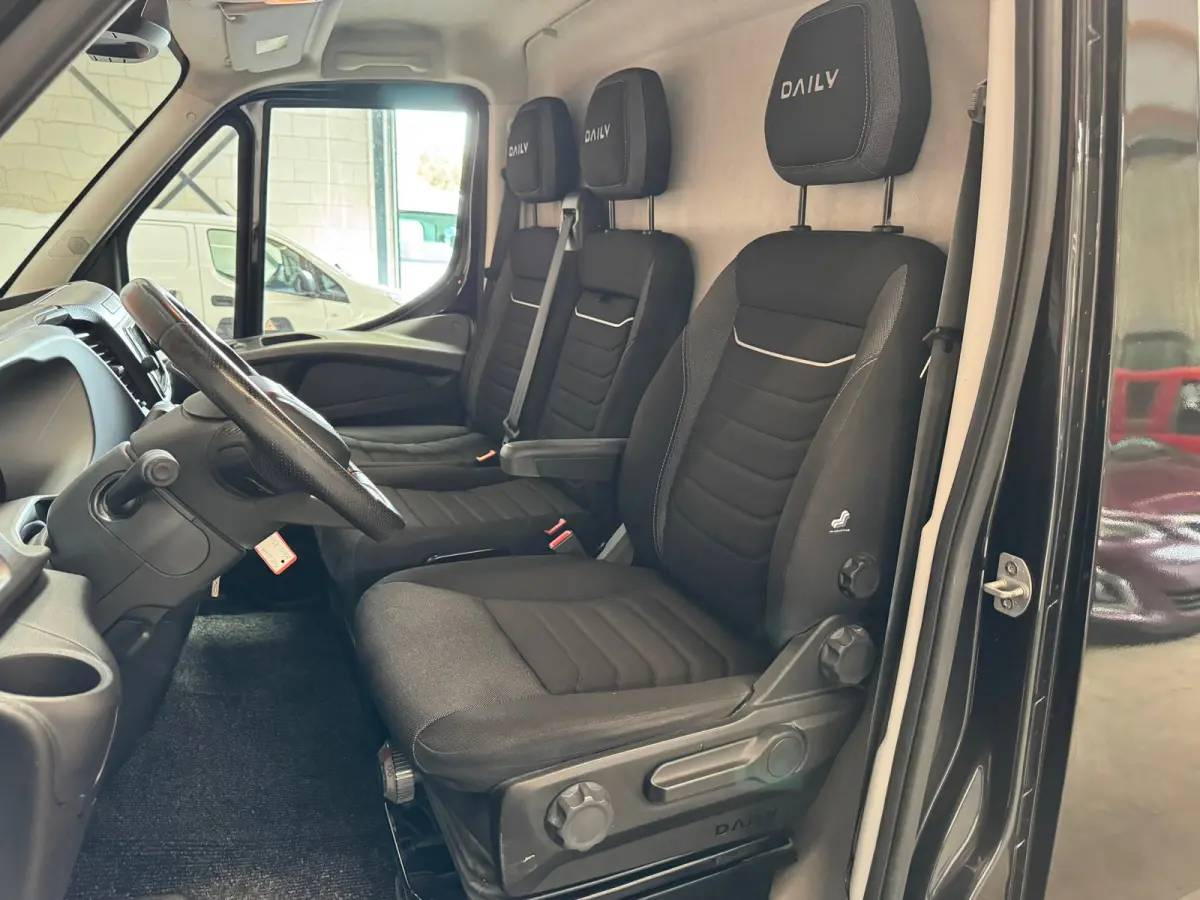 L3H2 50C21 AUT. NAVI-CARPLAY-PDC-CAMERA-CRUISE-CLIMATE-TREKHAAK