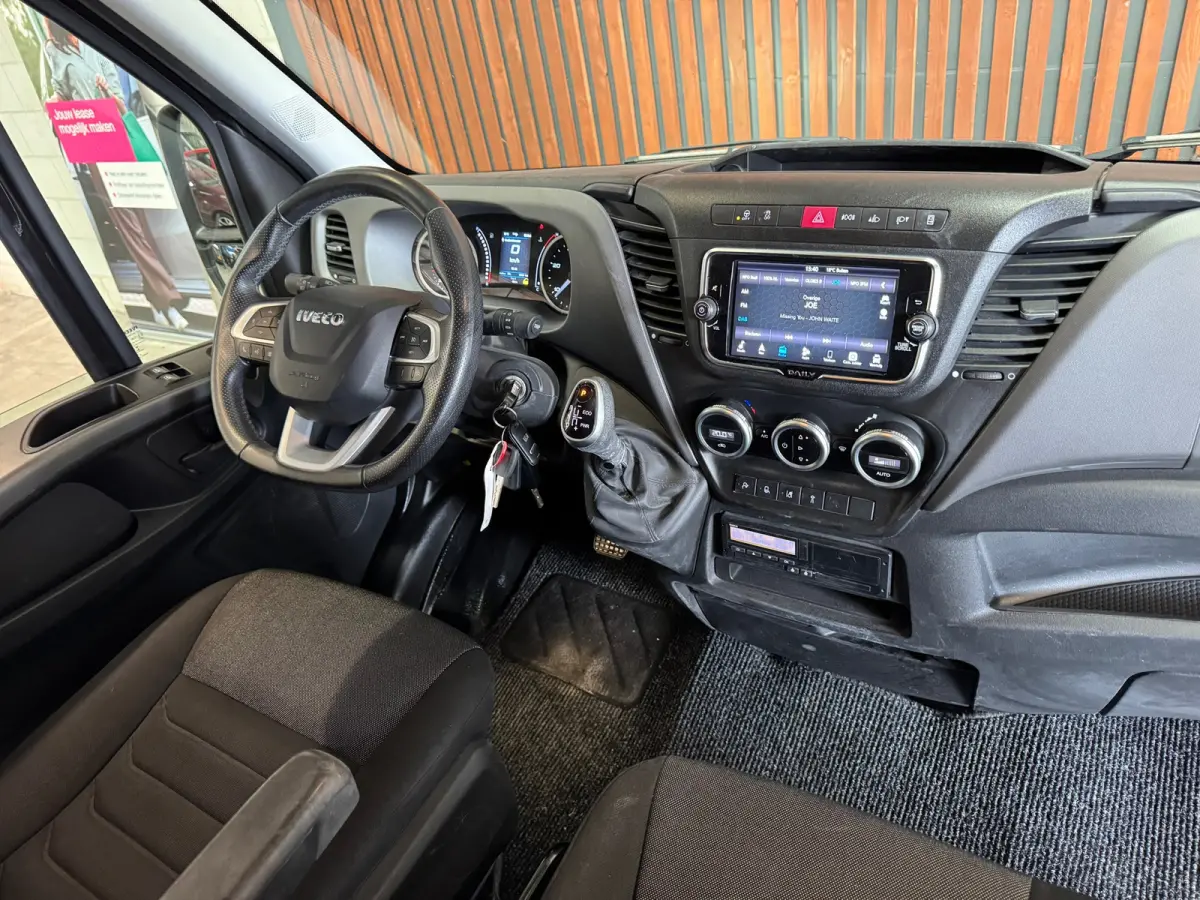 L3H2 50C21 AUT. NAVI-CARPLAY-PDC-CAMERA-CRUISE-CLIMATE-TREKHAAK
