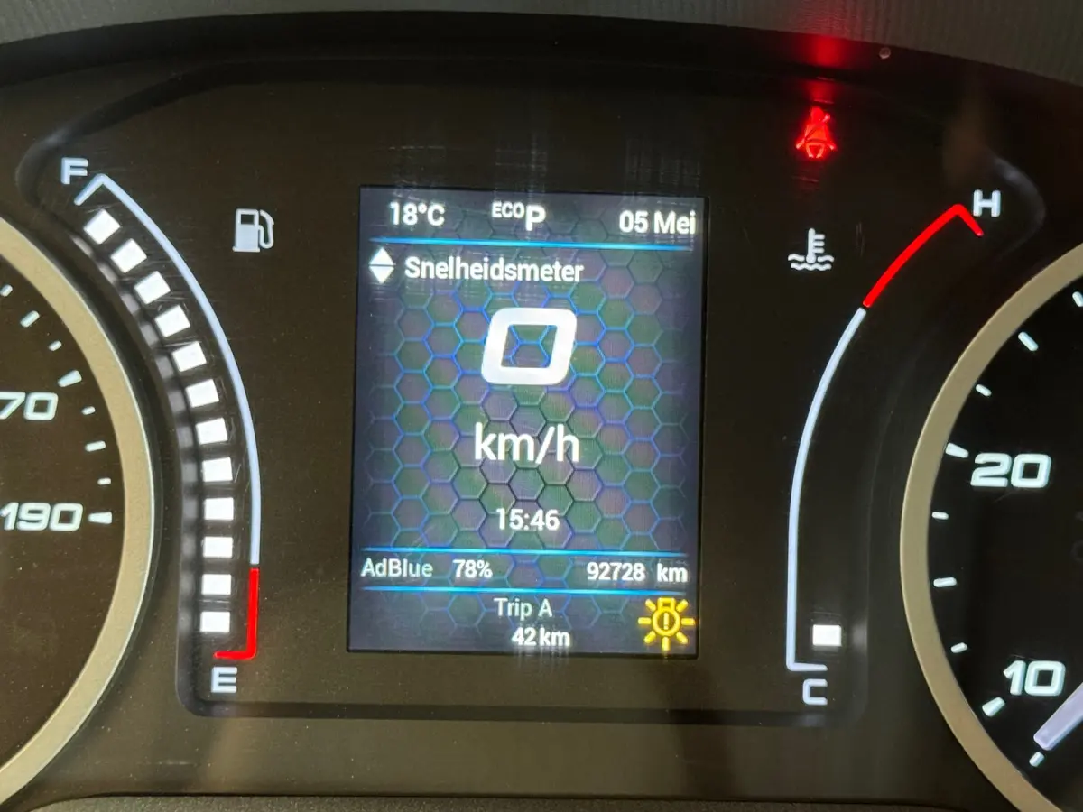 L3H2 50C21 AUT. NAVI-CARPLAY-PDC-CAMERA-CRUISE-CLIMATE-TREKHAAK