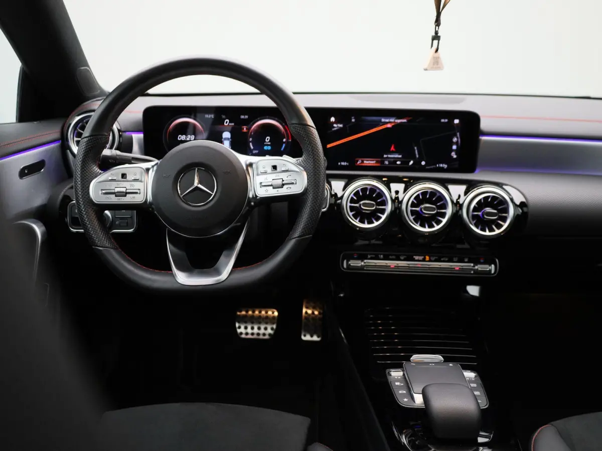 CLA 250 e AMG Line | PANORAMADAK | SFEERVERLICHTING | ACHTERUITRIJCAMERA | CRUISE CONTROL | BLUETOOTH |
