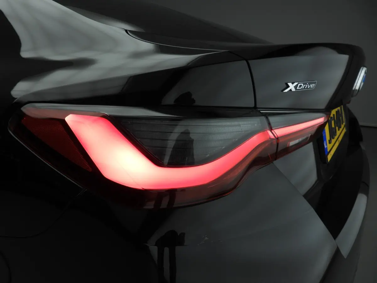 430i xDrive | M-Sportpakket | LED | Navigatie | Schuifdak | Sportstoelen | Stoelverwarming | DAB | Alu 18 inch
