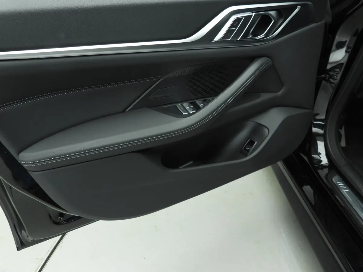 430i xDrive | M-Sportpakket | LED | Navigatie | Schuifdak | Sportstoelen | Stoelverwarming | DAB | Alu 18 inch