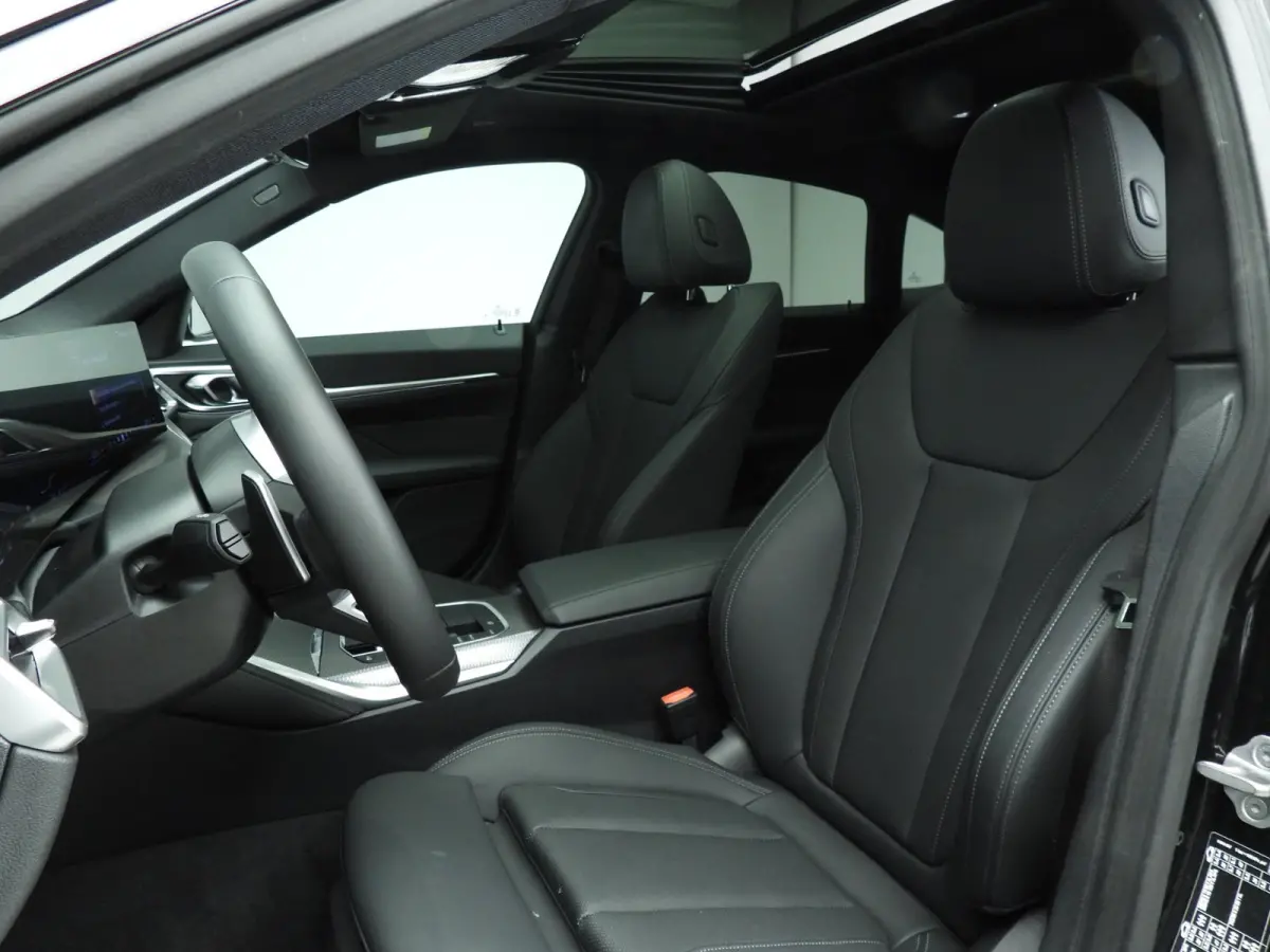 430i xDrive | M-Sportpakket | LED | Navigatie | Schuifdak | Sportstoelen | Stoelverwarming | DAB | Alu 18 inch