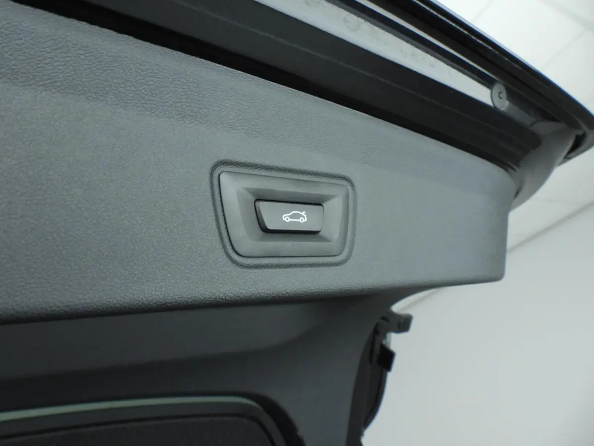 430i xDrive | M-Sportpakket | LED | Navigatie | Schuifdak | Sportstoelen | Stoelverwarming | DAB | Alu 18 inch