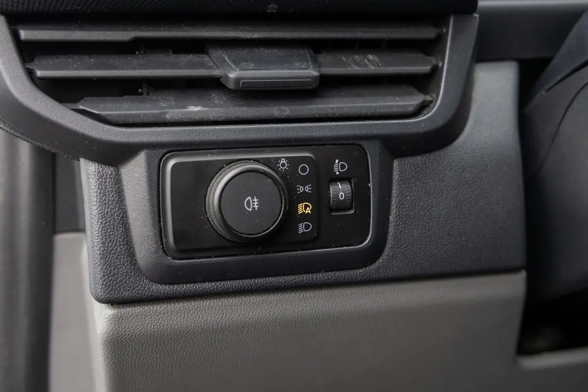 300 2.0 TDCI L2H1 Trend | Camera | 100% Dealer Onderhouden! | Climate Control | Keyless Start | Digitaal Dashboard | Parkeersensoren | Verkeersbord Detectie