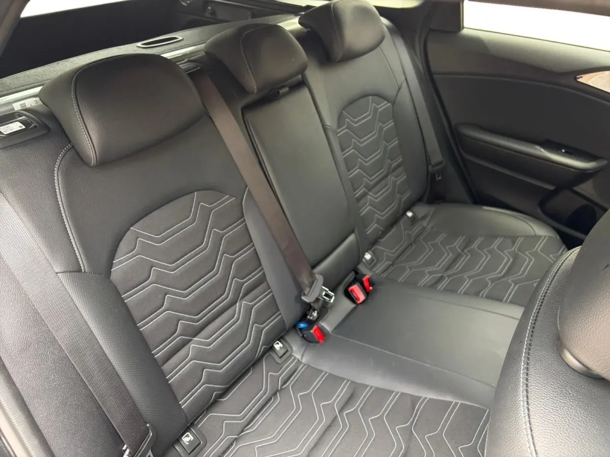 1.0 T-GDi MHEV Design Edition Automaat | Navi | Clima | Adaptive Cruise | Camera | Stoel-/Stuurverwarming | JBL Soundsysteem | LED Koplampen