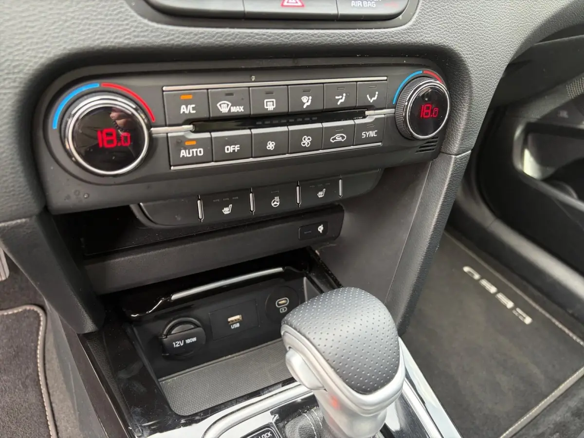1.0 T-GDi MHEV Design Edition Automaat | Navi | Clima | Adaptive Cruise | Camera | Stoel-/Stuurverwarming | JBL Soundsysteem | LED Koplampen