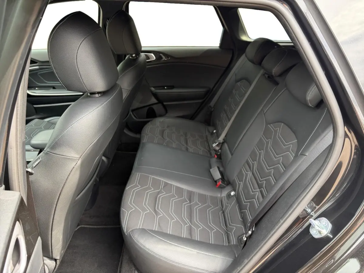 1.0 T-GDi MHEV Design Edition Automaat | Navi | Clima | Adaptive Cruise | Camera | Stoel-/Stuurverwarming | JBL Soundsysteem | LED Koplampen
