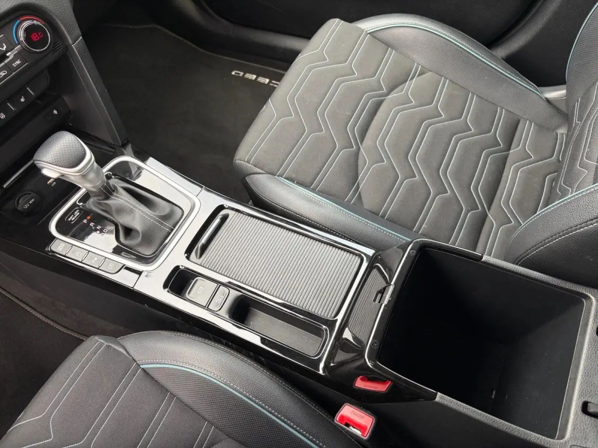 1.0 T-GDi MHEV Design Edition Automaat | Navi | Clima | Adaptive Cruise | Camera | Stoel-/Stuurverwarming | JBL Soundsysteem | LED Koplampen