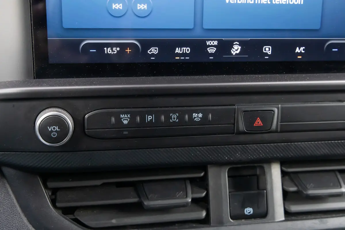 300 2.0 TDCI L2H1 Trend | Camera | Climate Control | Keyless Start | Digitaal Dashboard | Parkeersensoren | Verkeersbord Detectie