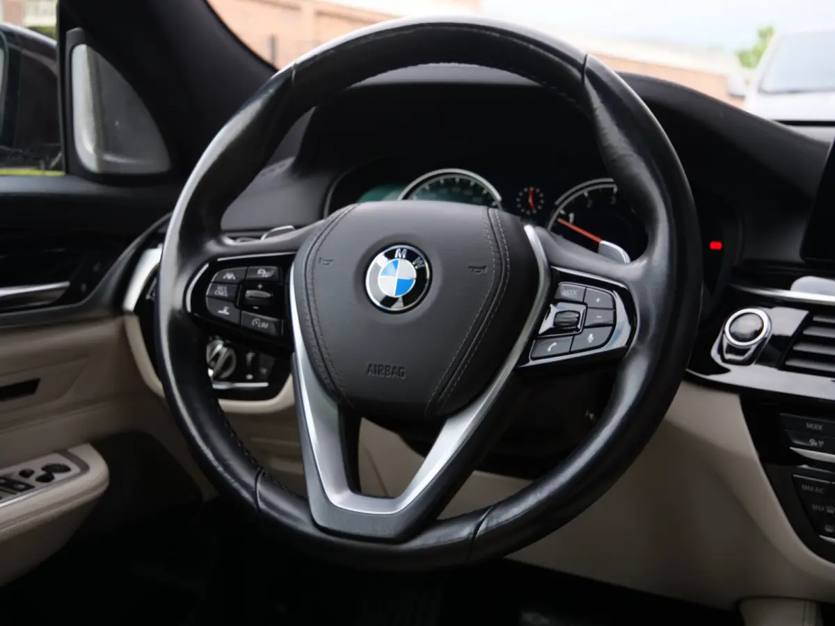 Gran Turismo 630i High Executive 259 Pk Automaat Navi / DAB / Apple Carplay / Camera / Leer / Pano-dak