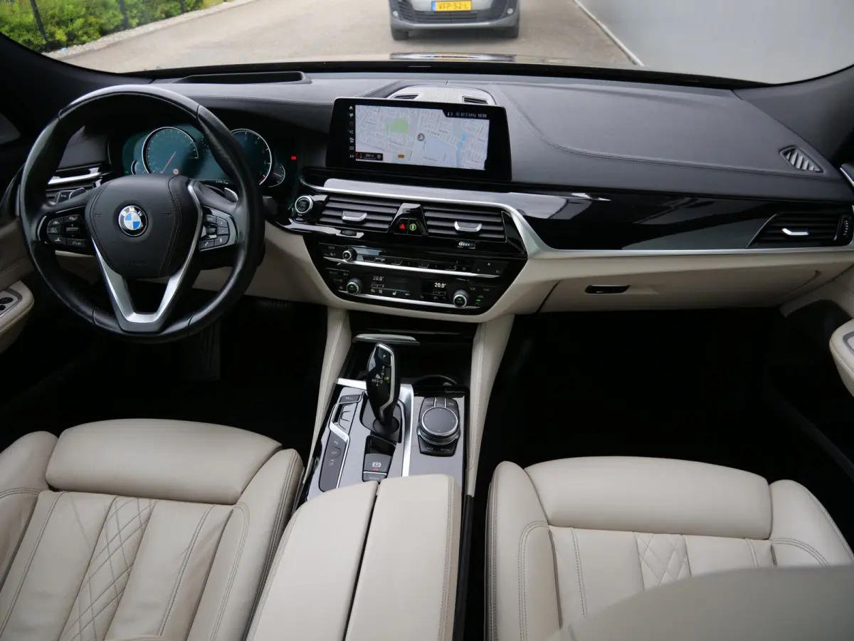 Gran Turismo 630i High Executive 259 Pk Automaat Navi / DAB / Apple Carplay / Camera / Leer / Pano-dak
