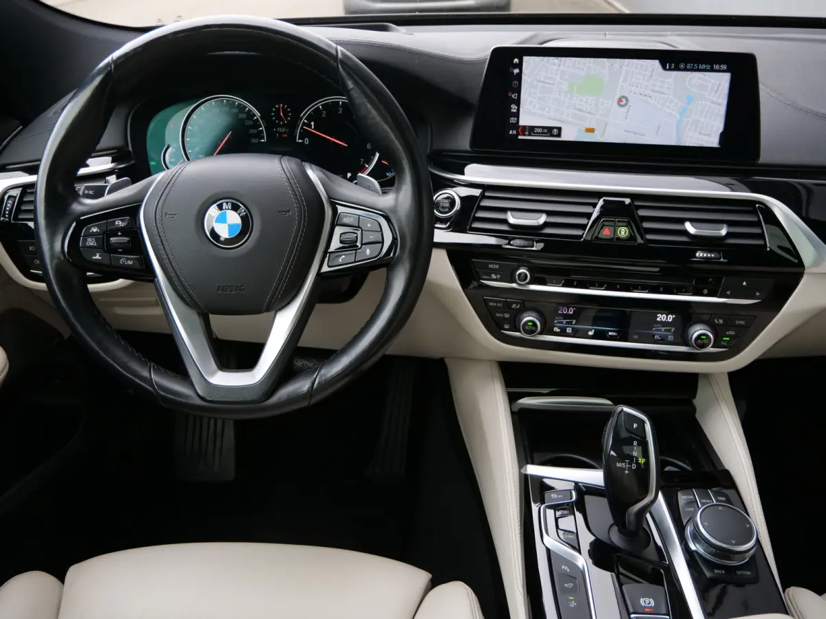 Gran Turismo 630i High Executive 259 Pk Automaat Navi / DAB / Apple Carplay / Camera / Leer / Pano-dak
