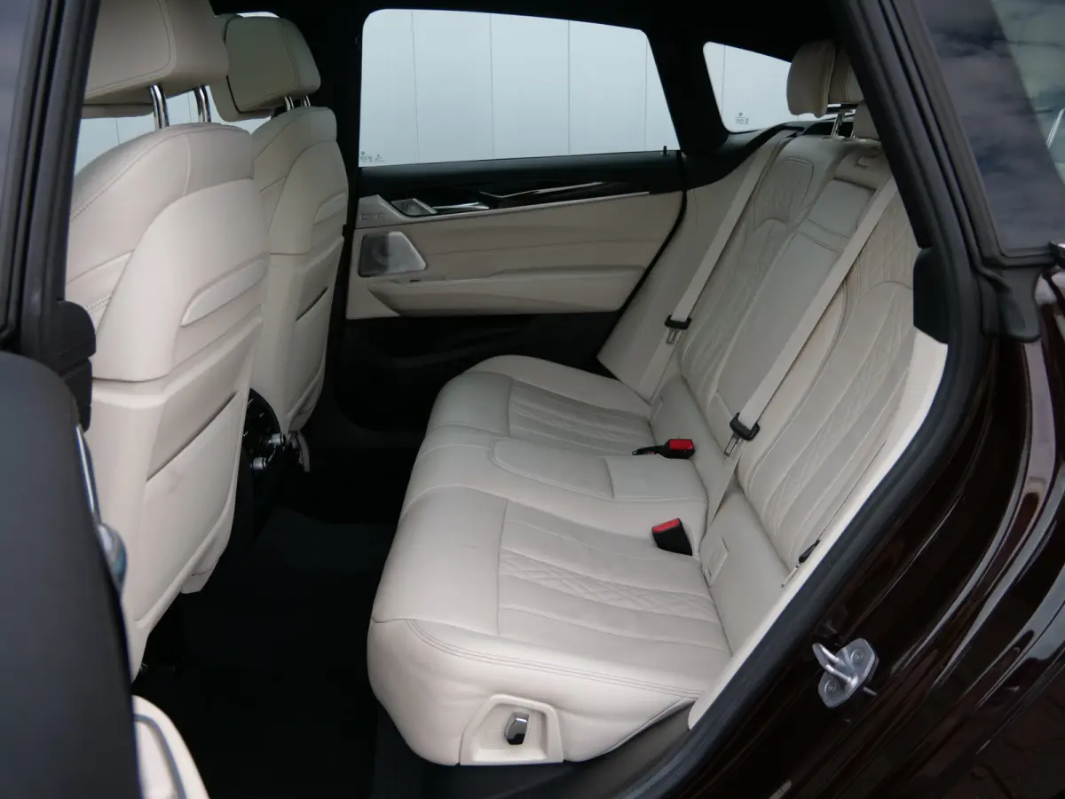 Gran Turismo 630i High Executive 259 Pk Automaat Navi / DAB / Apple Carplay / Camera / Leer / Pano-dak