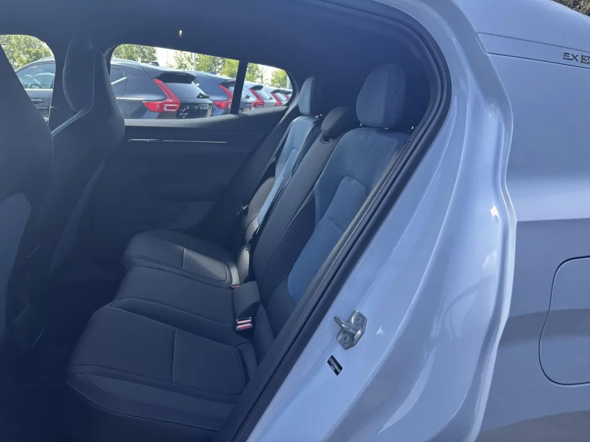 Single Motor Core | Google Navigatie | Achteruitrijcamera | Keyless | Adaptive Cruise Control | Apple CarPlay Adroid Auto