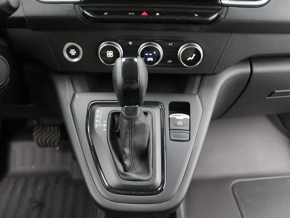 GB L2 E-Tech electric 120 pk advance | Navigatie | Parkeersensoren |