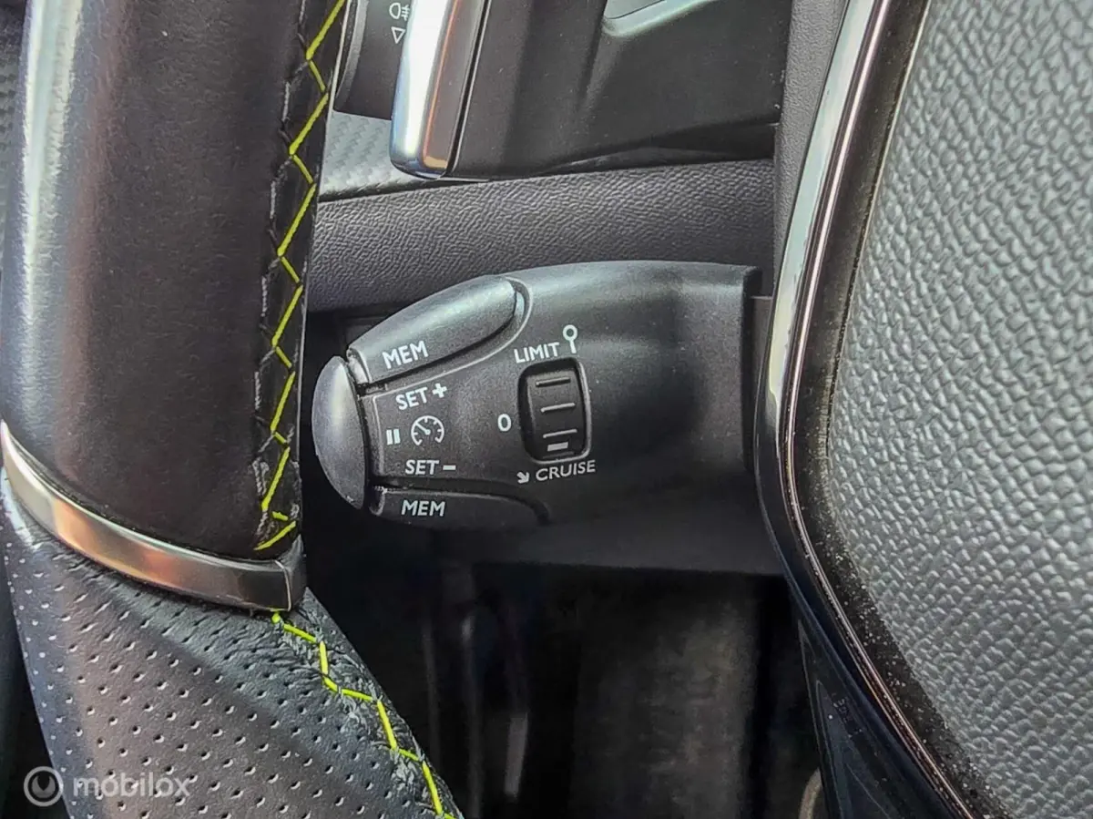 1.2 PureTech GT-Line Carplay Camera 3D scherm