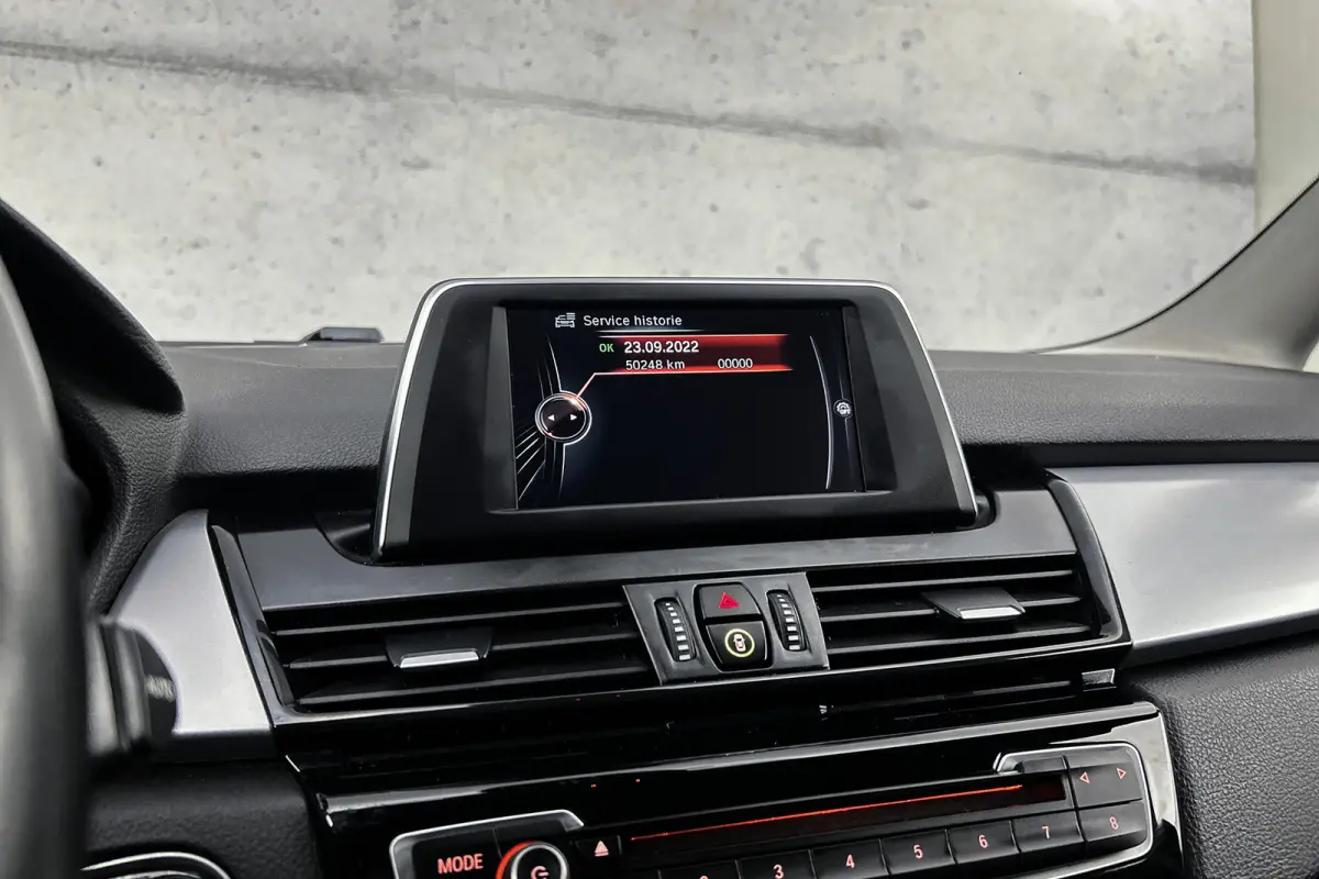 218i | 7-persoons | Trekhaak | LED koplampen | Navigatie | Cruise control
