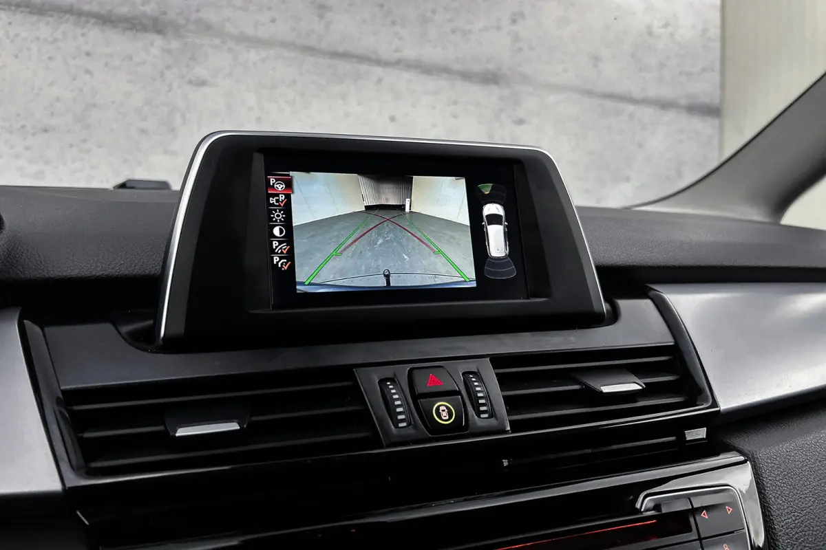 218i | 7-persoons | Trekhaak | LED koplampen | Navigatie | Cruise control