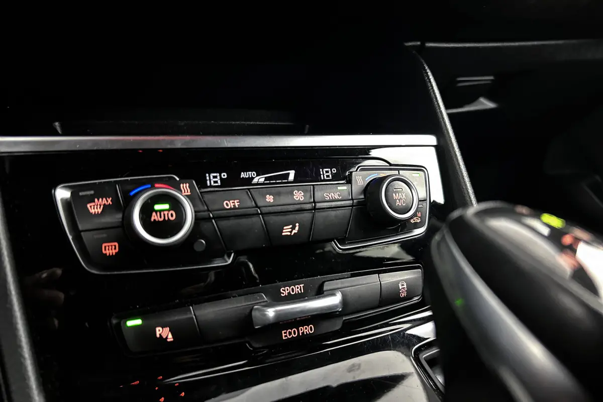 218i | 7-persoons | Trekhaak | LED koplampen | Navigatie | Cruise control