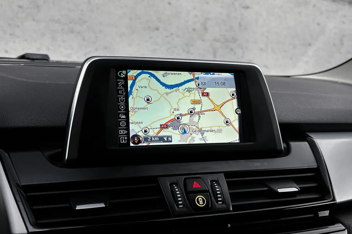 218i | 7-persoons | Trekhaak | LED koplampen | Navigatie | Cruise control