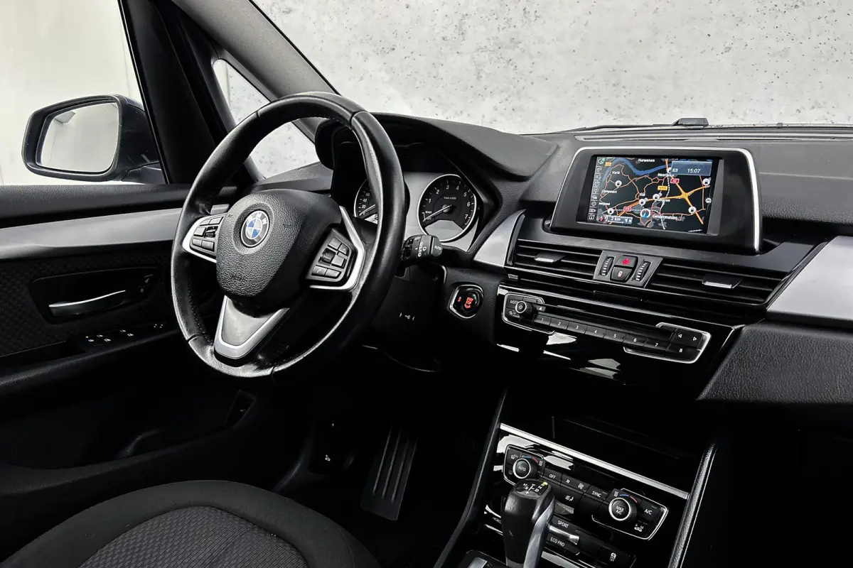 218i | 7-persoons | Trekhaak | LED koplampen | Navigatie | Cruise control