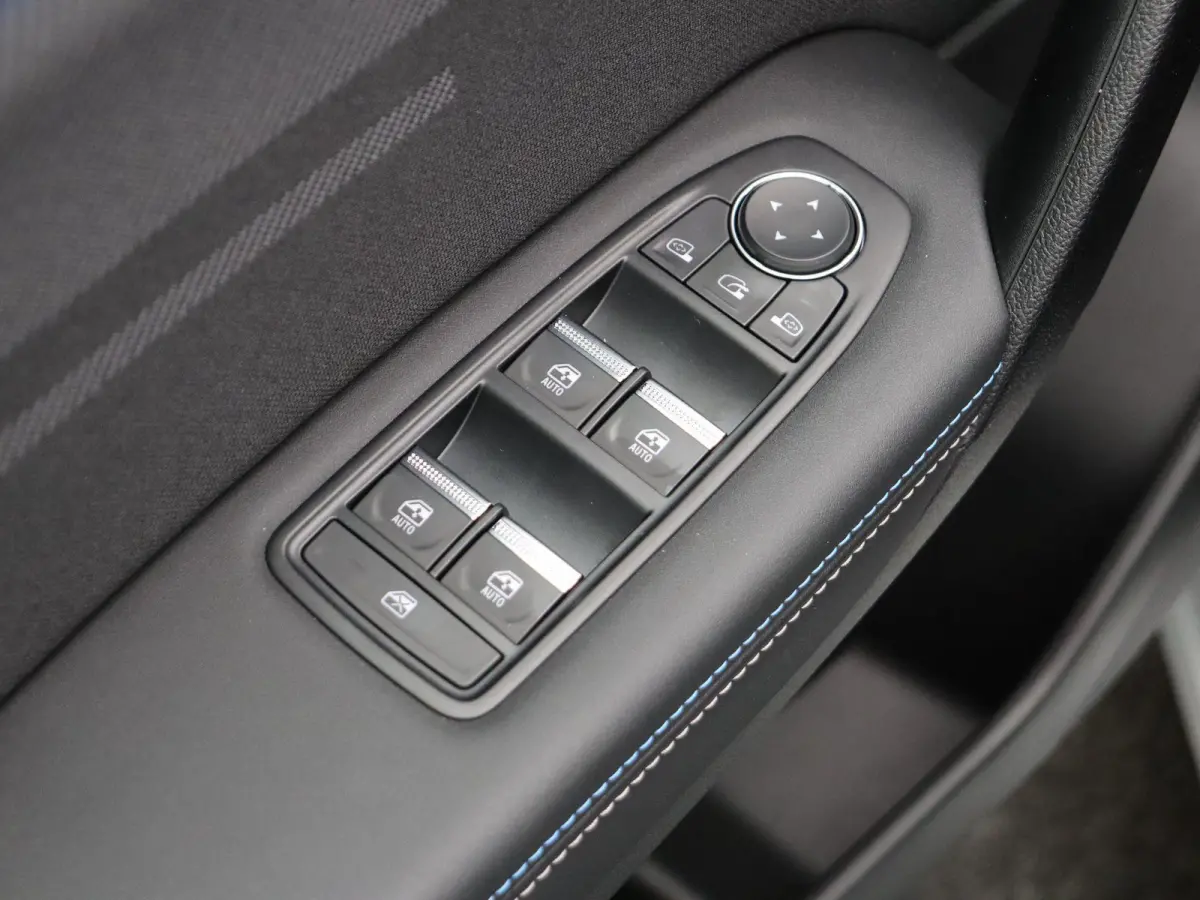 mild hybrid 160pk esprit Alpine | Stoel- en stuurverwarming | Voorruitverwarming | 360 graden camera |